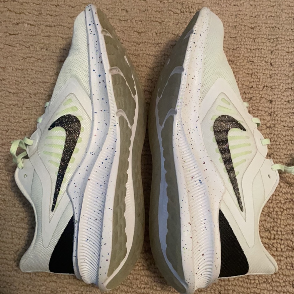 Nike - Picture 3 of 3